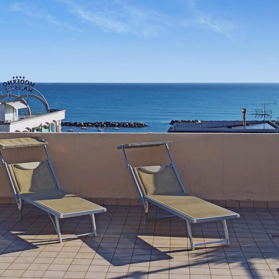 Hotel Gabbiano Cattolica Eksteriør billede