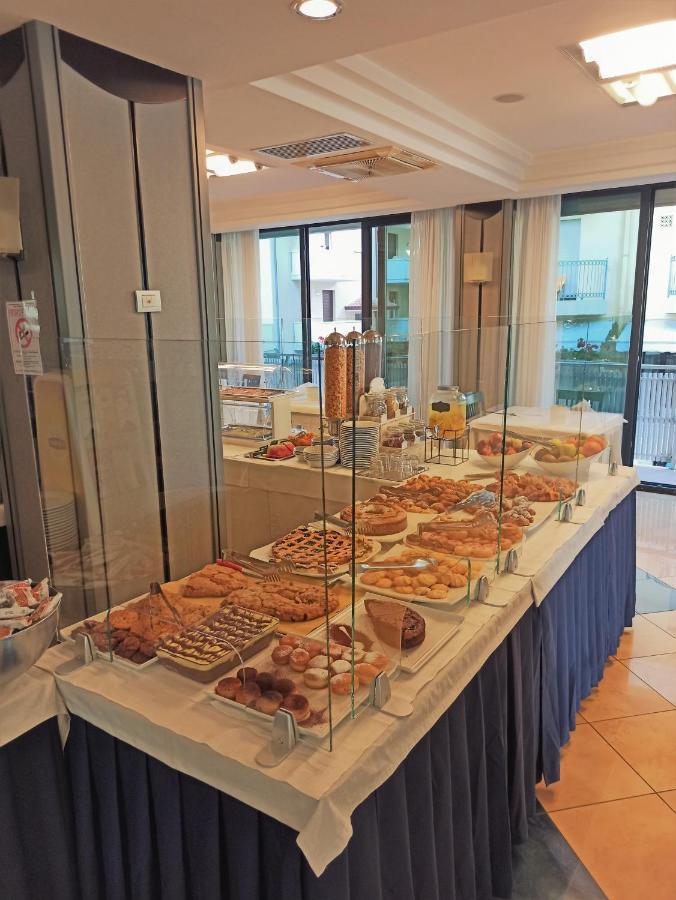 Hotel Gabbiano Cattolica Eksteriør billede