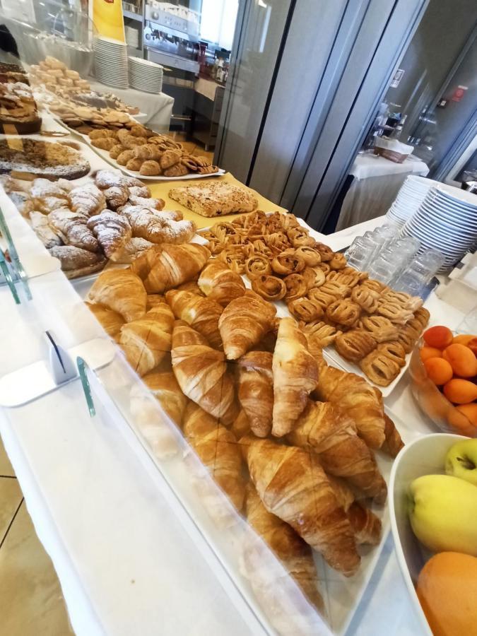 Hotel Gabbiano Cattolica Eksteriør billede