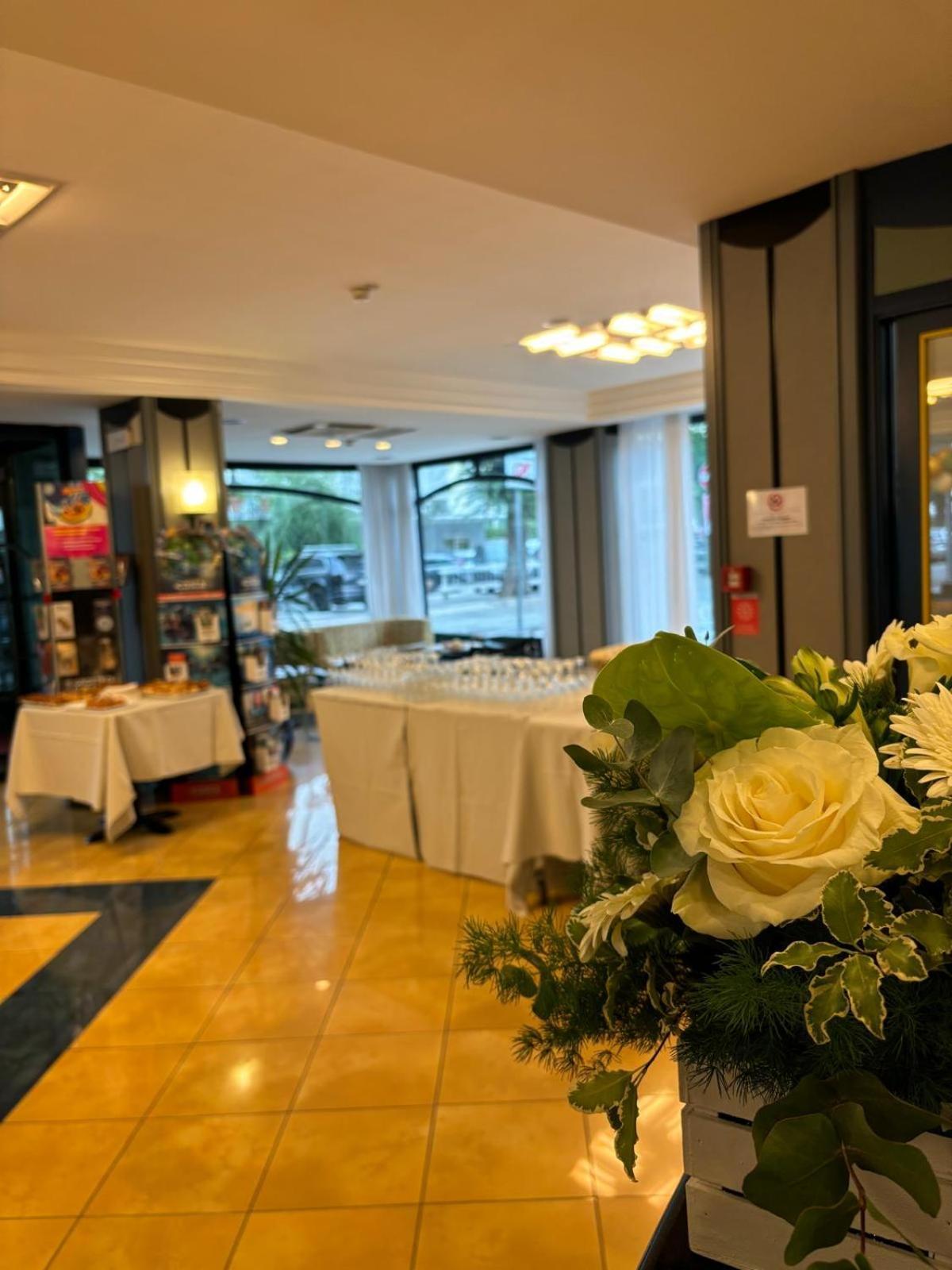 Hotel Gabbiano Cattolica Eksteriør billede