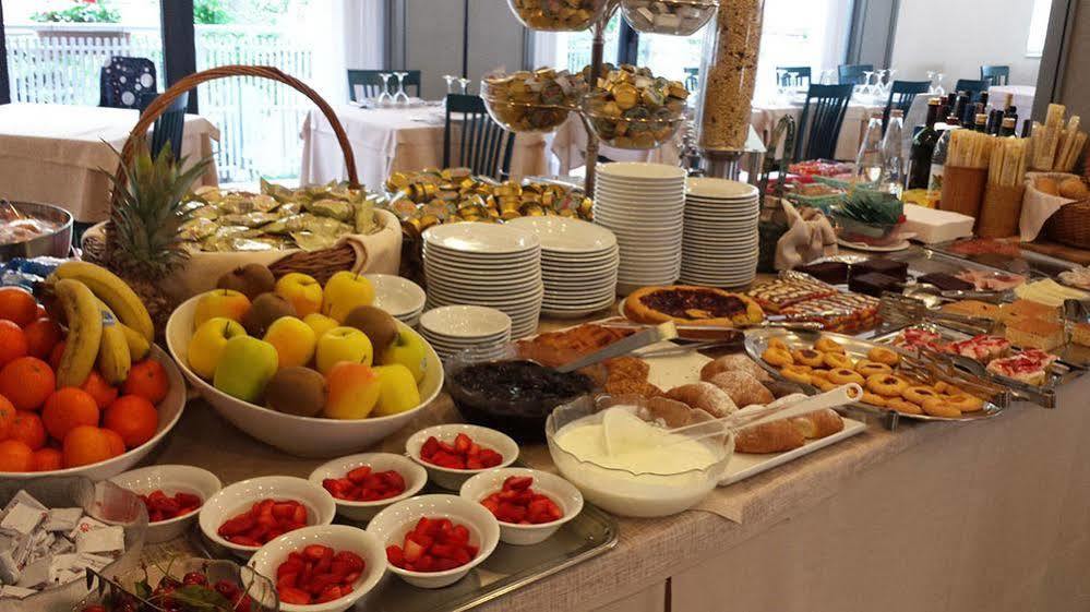 Hotel Gabbiano Cattolica Eksteriør billede